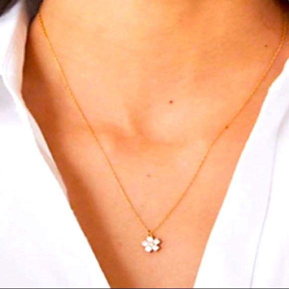 kate spade Jewelry - 🎉HP! KATE SPADE gleaming gardenia flower mini pendant necklace delicate dainty